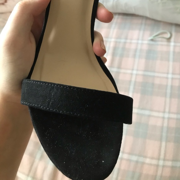 Elegant Single-Strap Heeled Sandals in Black - Picture 3 of 5